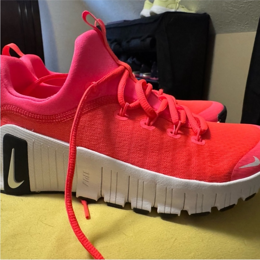 Nike metcon 6 Bright Pink and White Sneakers